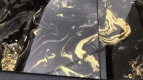 سرامیک کف با رگه های طلایی برای فضایی لوکس و جذاب